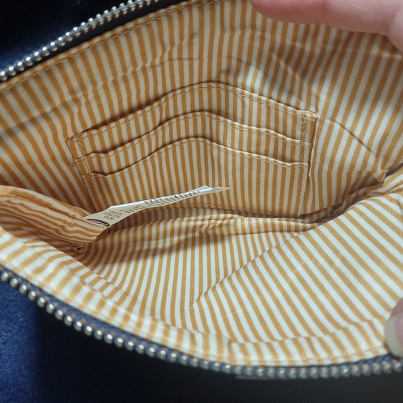 Old navy Daisy print and Navy Blue wristlet - Picture 3 of 5